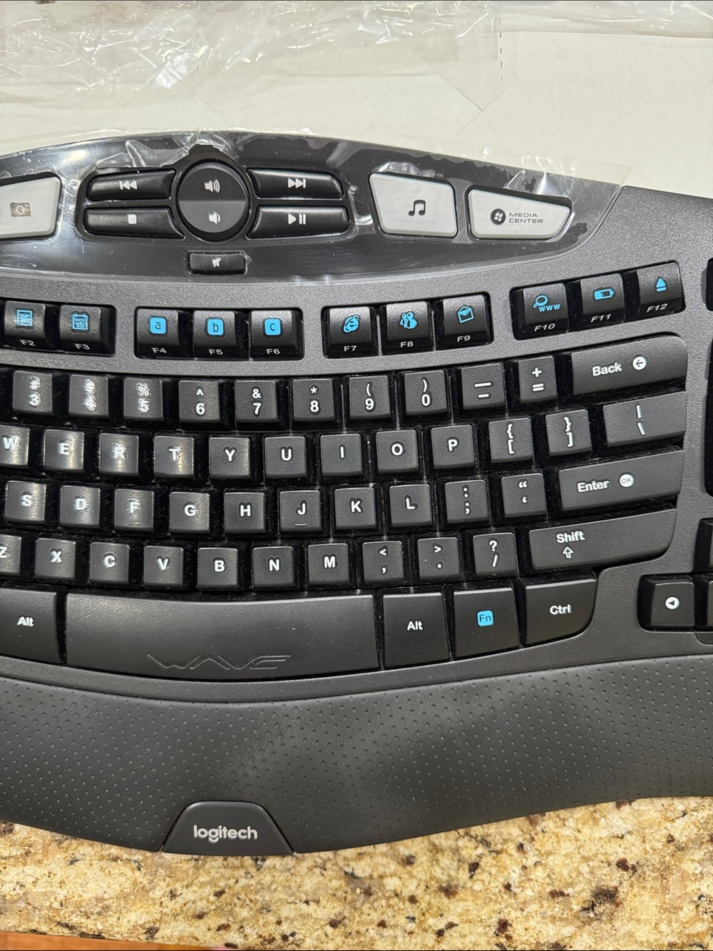Logitech K350 Black Ergonomic Wireless Keyboard, Integrated Palm Rest. Like new - Picture 3 of 12